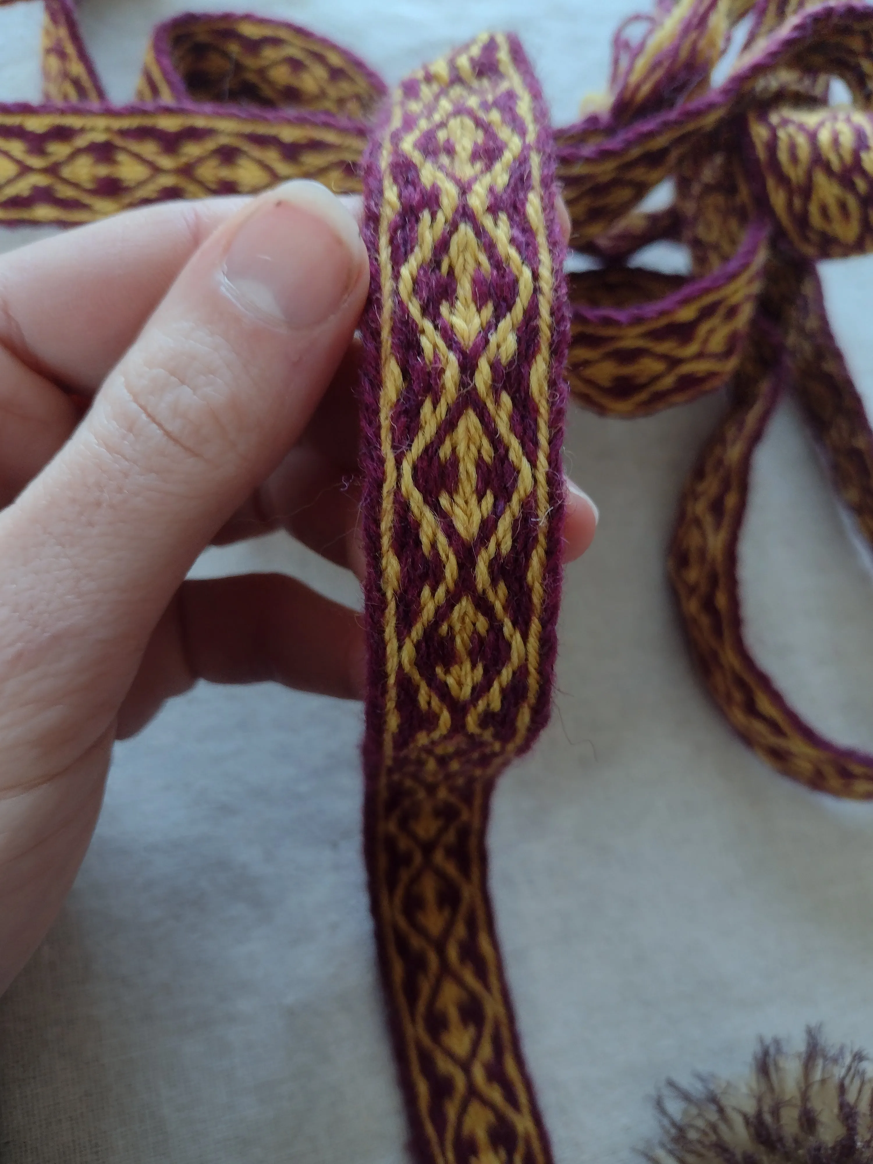 Band with striking pattern in vibrant purple