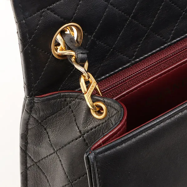 Chanel Around 1992 Made Design Flap Turn-Lock Chain Bag Black