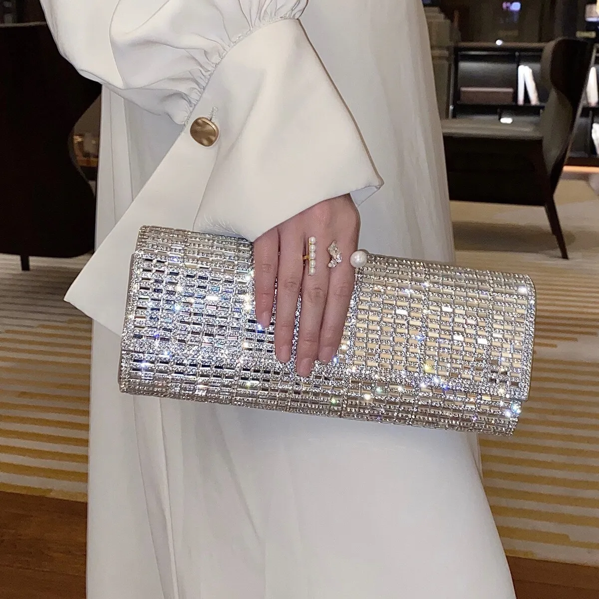 Diamond Patterned Single Chain Strap Clutch Handbag