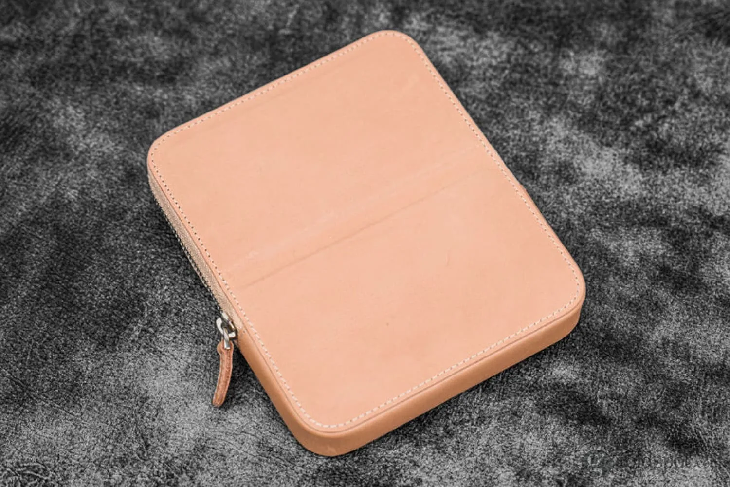 Galen Leather Zippered Magnum Opus Hard 6 Slots Pen Case in Undyed Leather