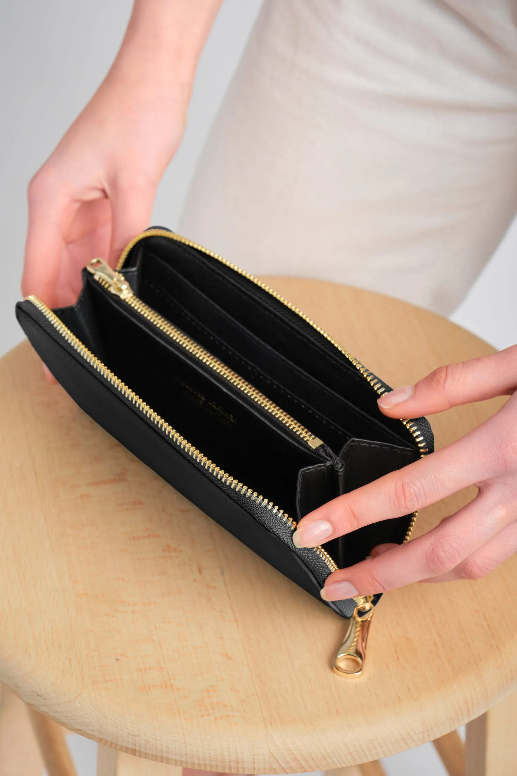 Lara Wallet Black NO LOGO