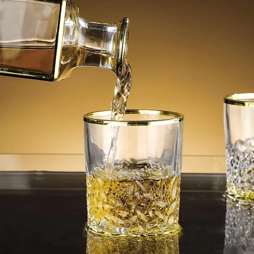 Luxurious Whiskey Decanter and Glasses Set Gift Box