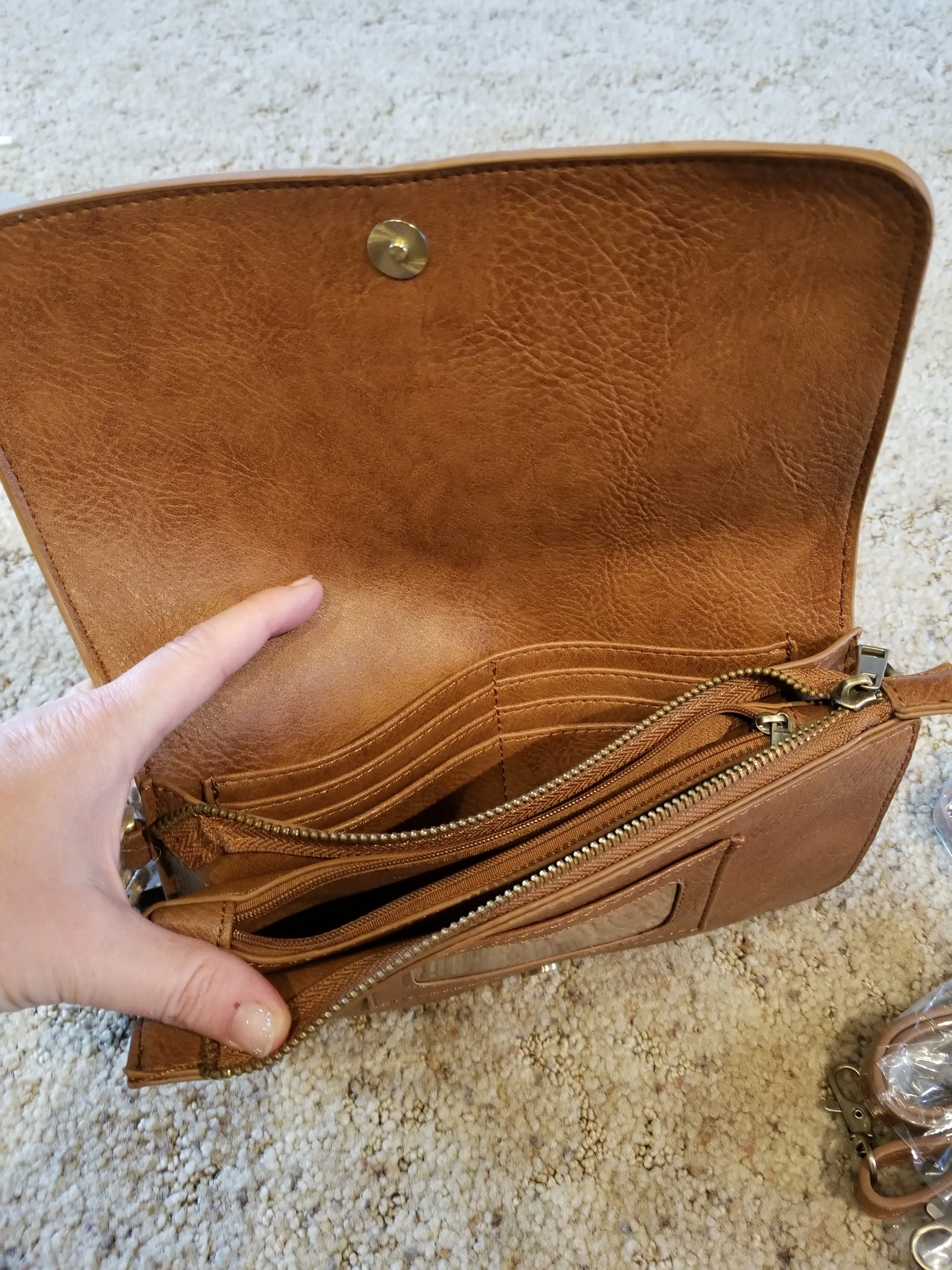 Mia Multi Pocket Crossover