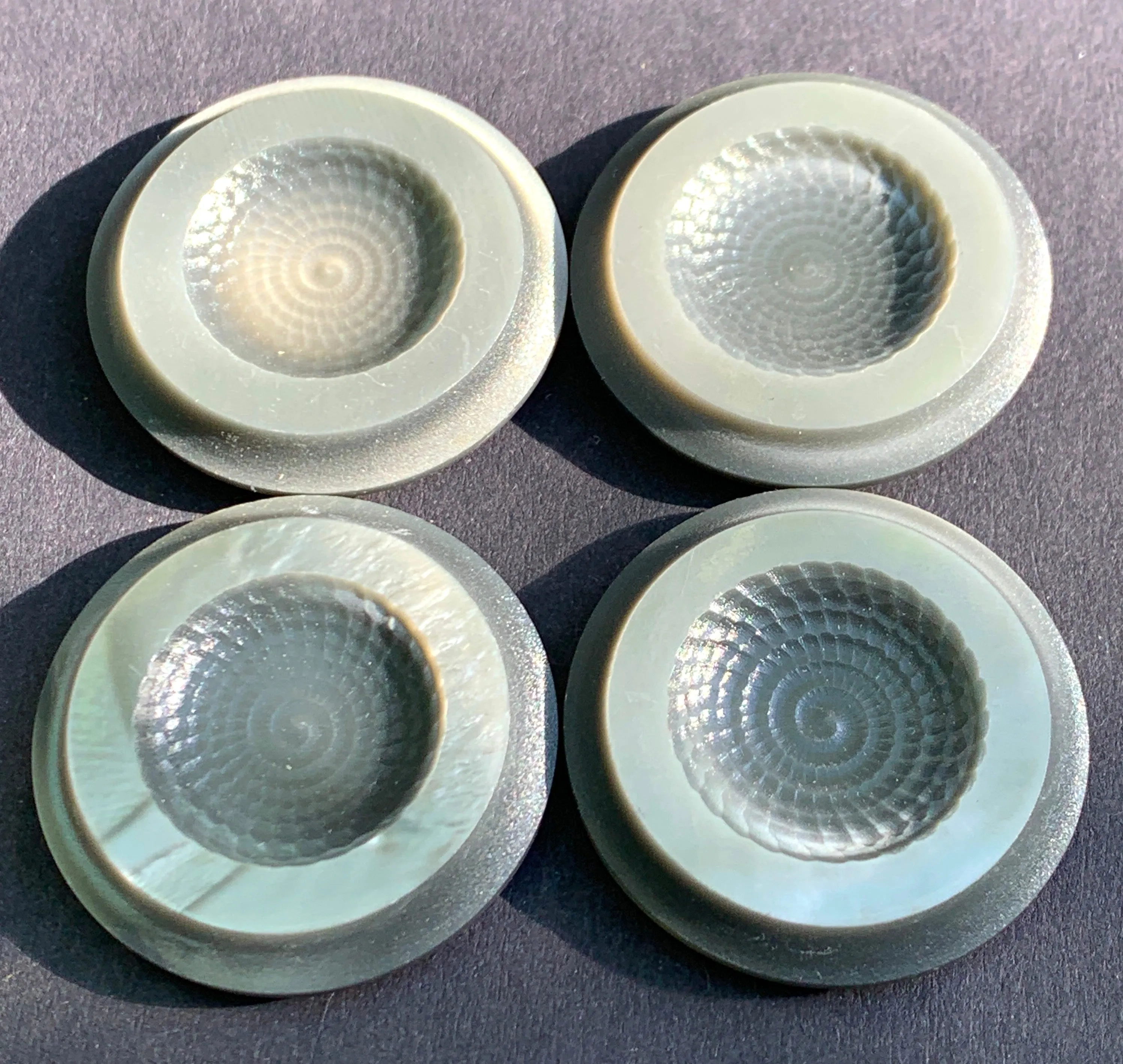 One Striking 3.5cm Platinum Grey Vintage Lucite Button