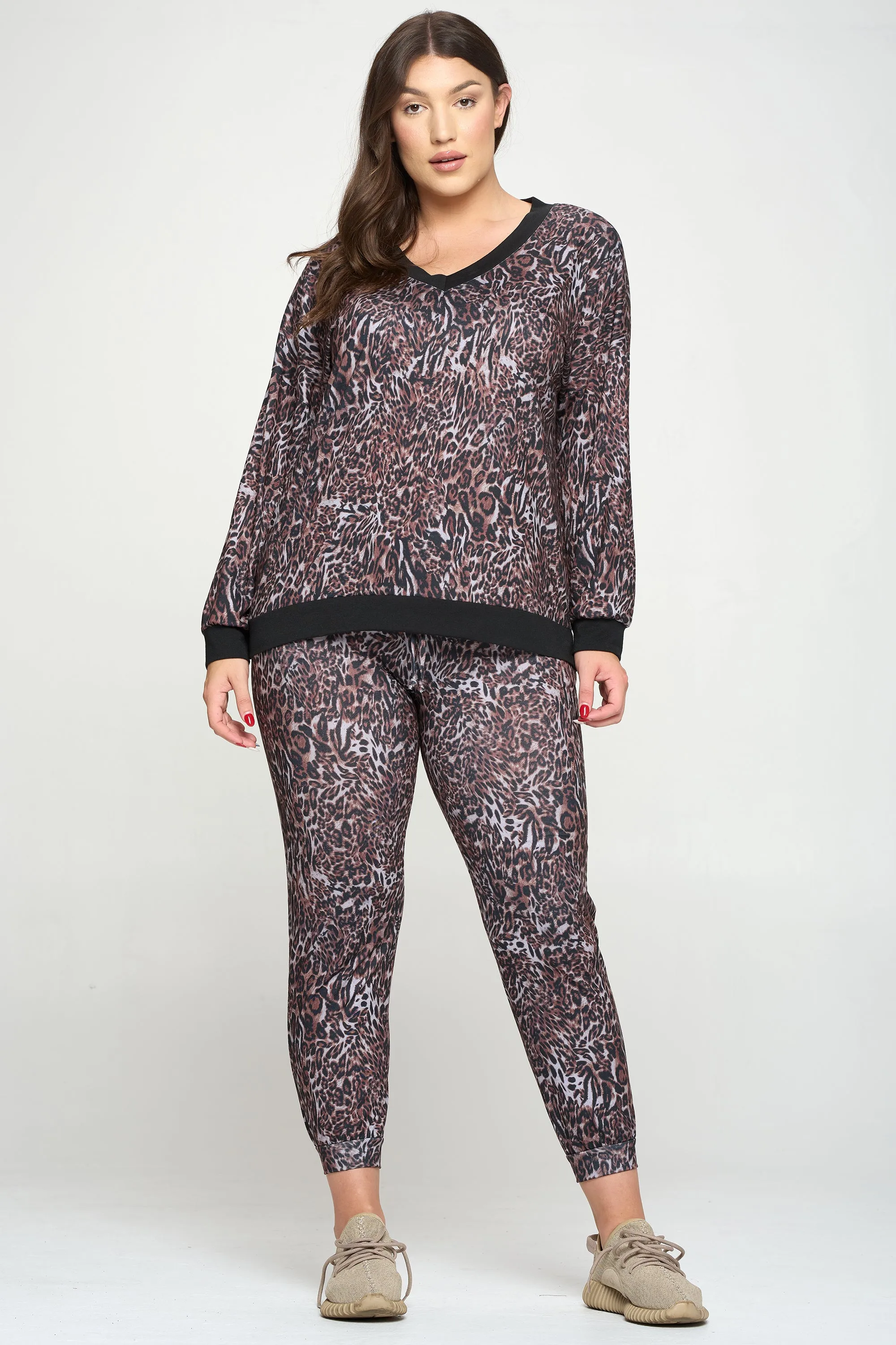 Plus Size Striking Leopard Print V-Neck Long Sleeve Top