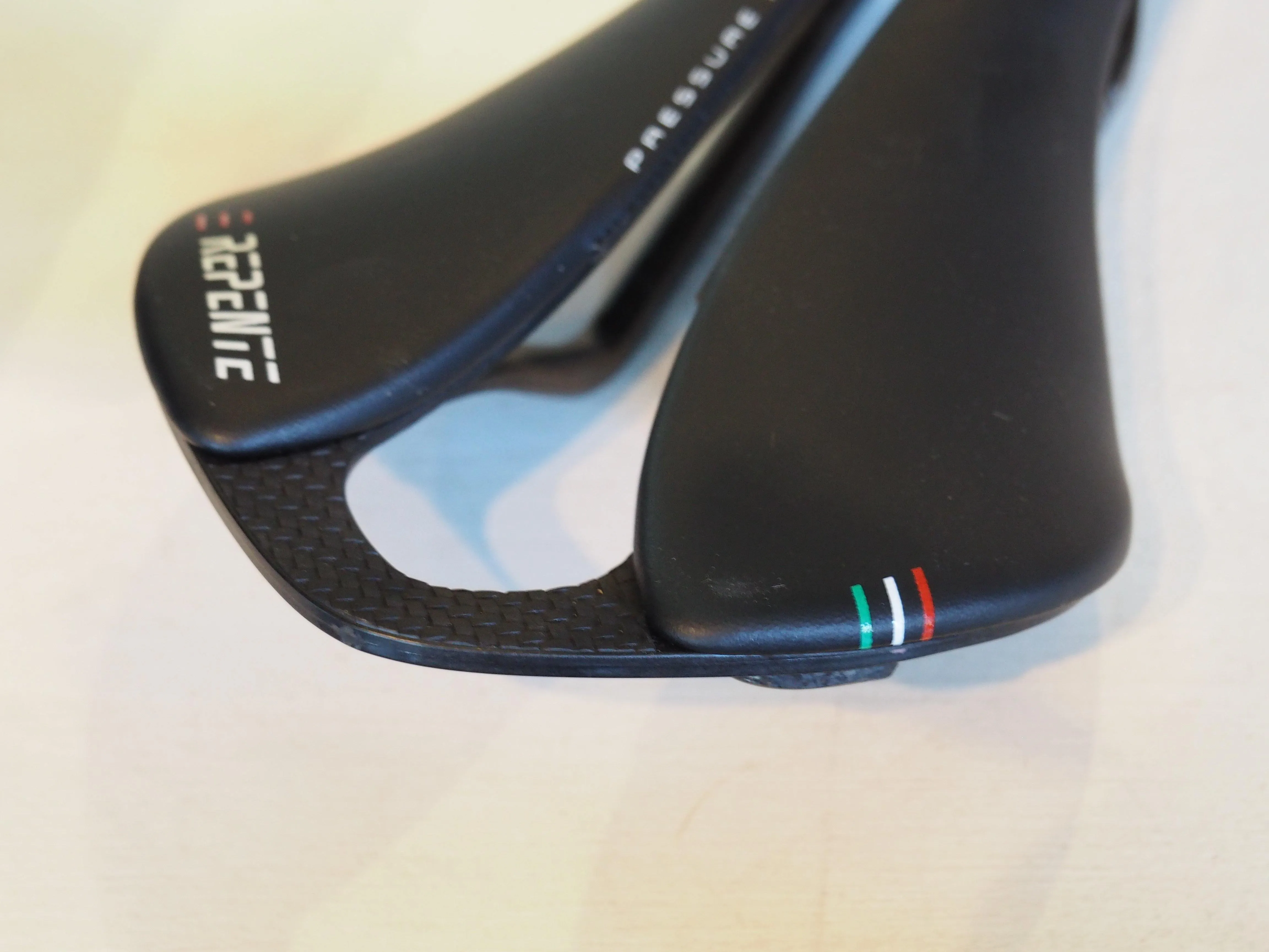 SADDLE PRIME IN CARBON